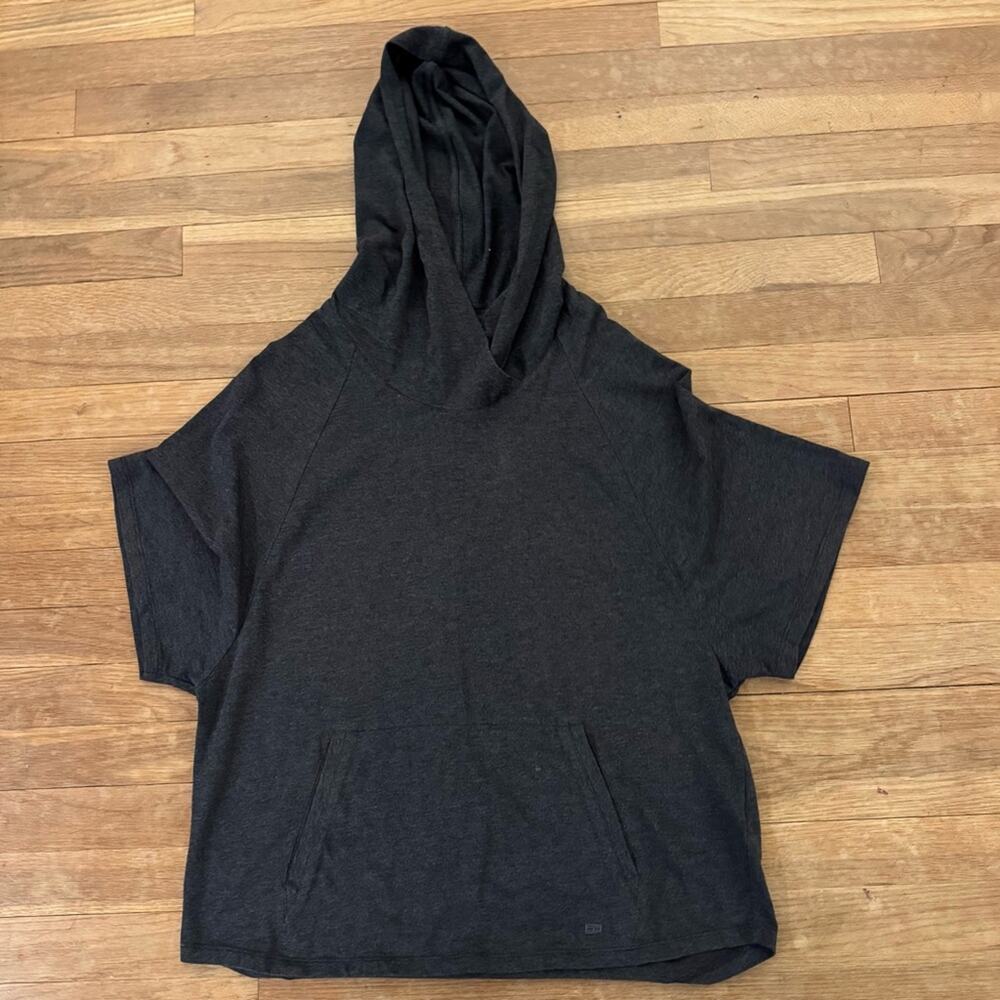 Tommy Hilfiger gray lightweight short sleeve sweatshirt hoodie size small S
b10
